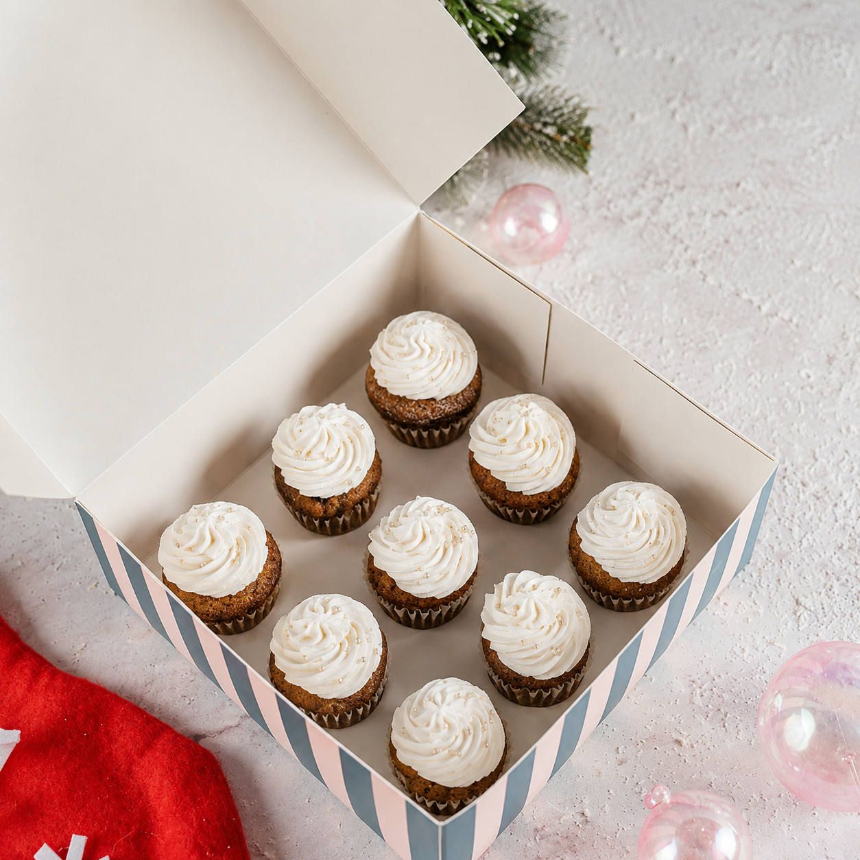Mini Cupcakes Pack of 12 – bite-sized frosted cupcake assortment